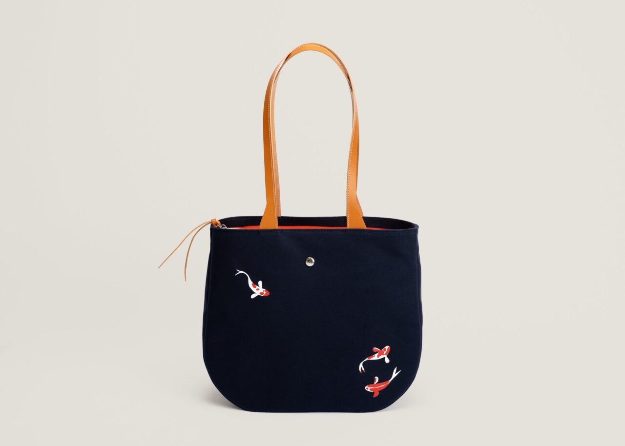 2026 07 03 MONEBARI 007 Monébari - Sac fourre-tout cabas en toile et cuir - Édition Les Carpes Koï