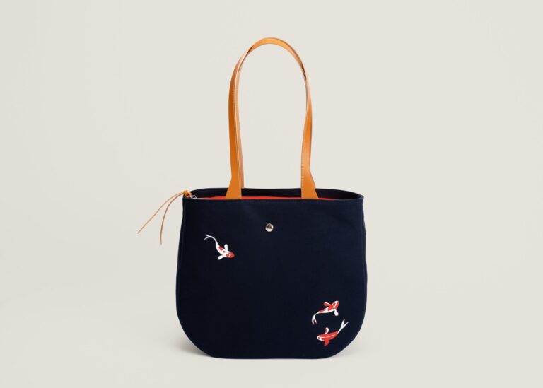 2026 07 03 MONEBARI 007 Monébari - Sac fourre-tout cabas en toile et cuir - Édition Les Carpes Koï