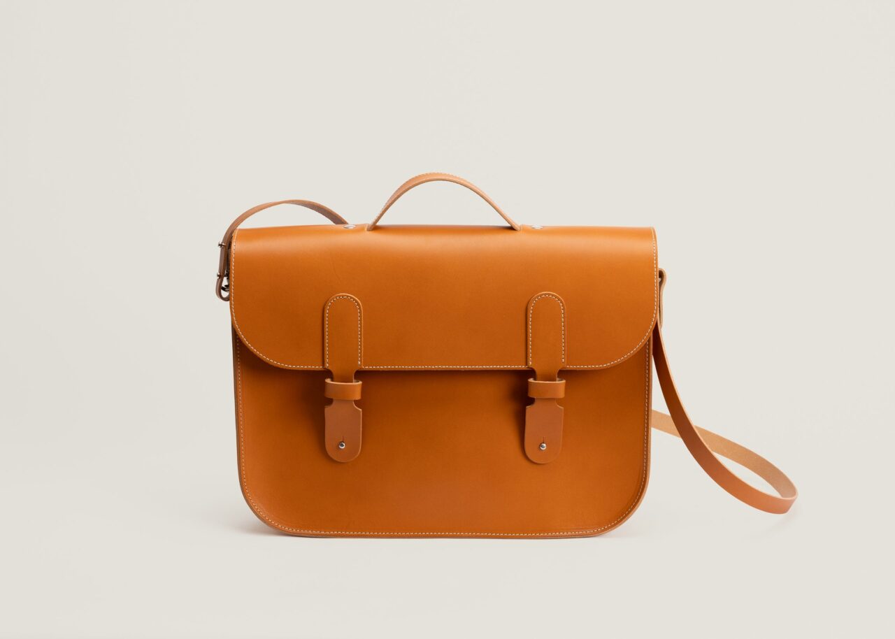 2026 07 03 MONEBARI 017 fcdb95dc bc7a 42b3 ad06 20bb0e43cb7c Monébari - Porte-documents cuir homme