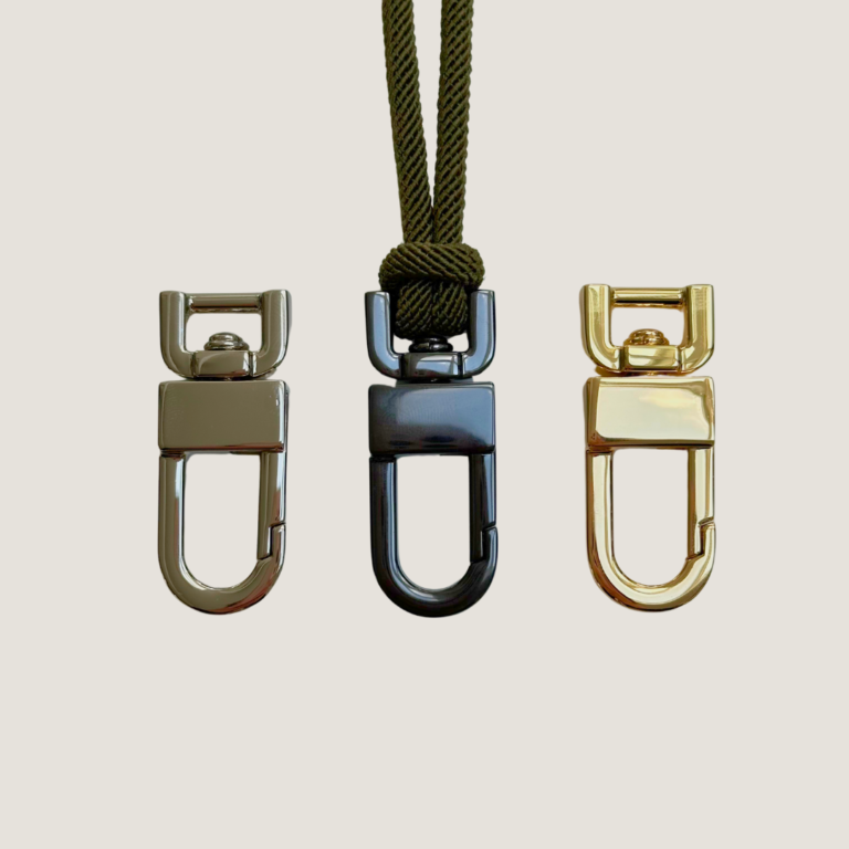 Atelier BALTUS - Collier Eve Porte-lunettes en coton torsadé – Kaki / Gros mousqueton / Doré