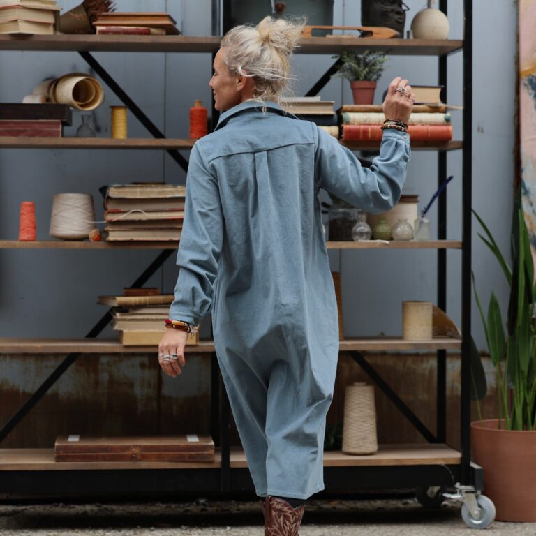 Quintessence - Robe Reine — Velours milleraie bleu nuage – XXL