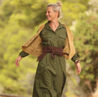 Robe Reine — Toile de coton vert sous-bois par la marque Quintessence Quintessence - Robe Reine — Toile de coton vert sous-bois