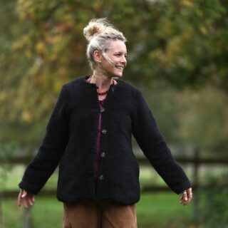 Veste Roxane — Sherpa noir par la marque Quintessence Quintessence - Veste Roxane — Sherpa noir