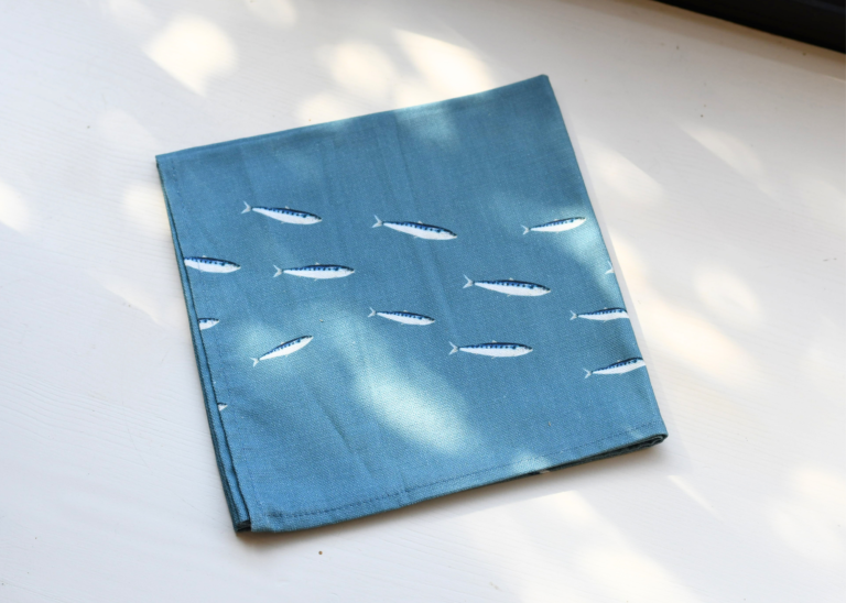 varek.illustrations - Pack de 4 serviettes de table : Le banc de Sardines