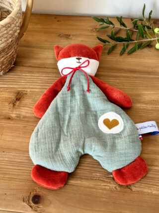Doudou à bisous – Renard par la marque Les Petites Maries Les Petites Maries - Doudou à bisous – Renard