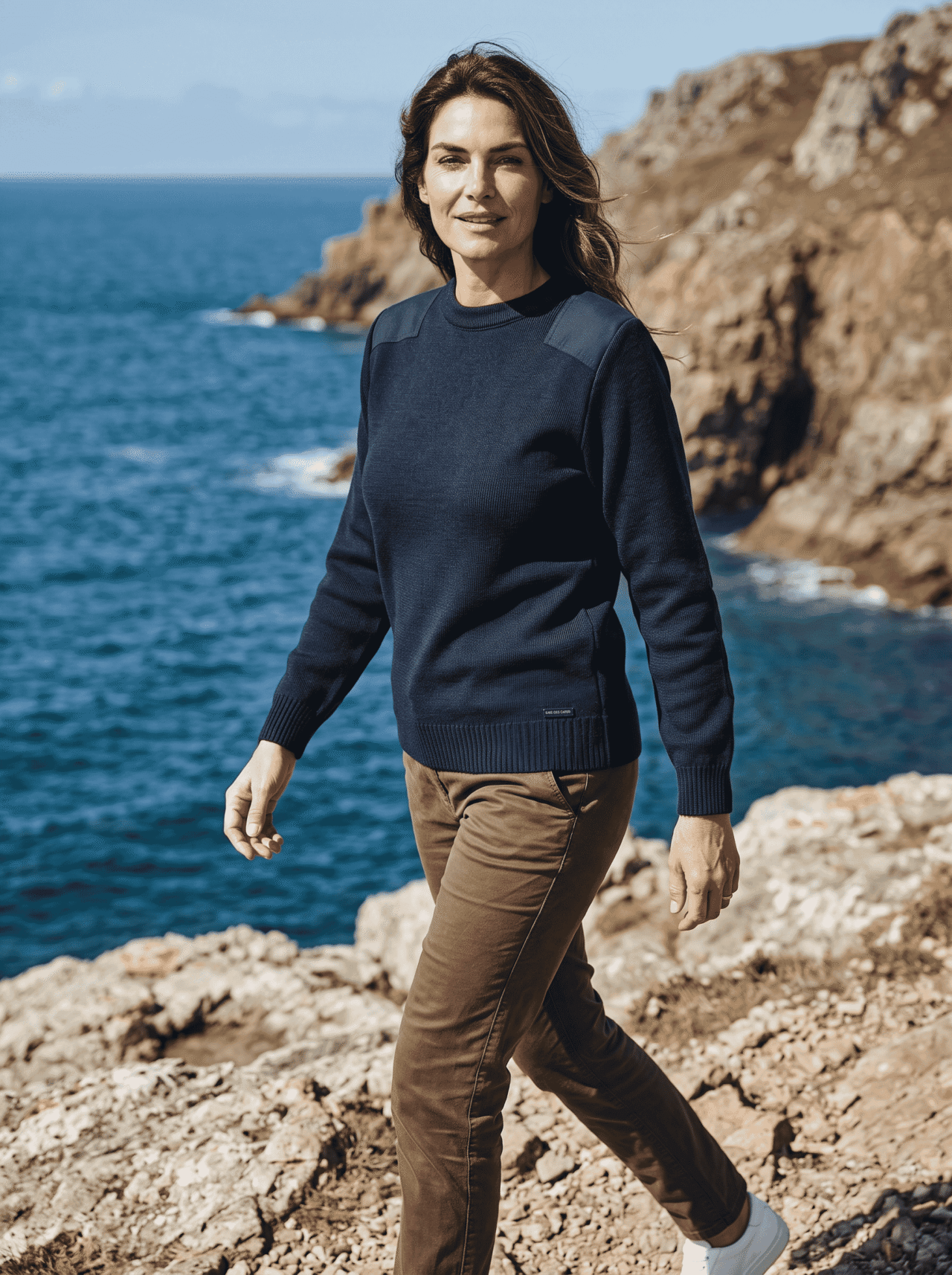 BRISE MER femme marche1 Baie des Caps - Pull "Brise Mer" femme - inspiré Marine Nationale 100% laine – Bleu Marine / 4XL
