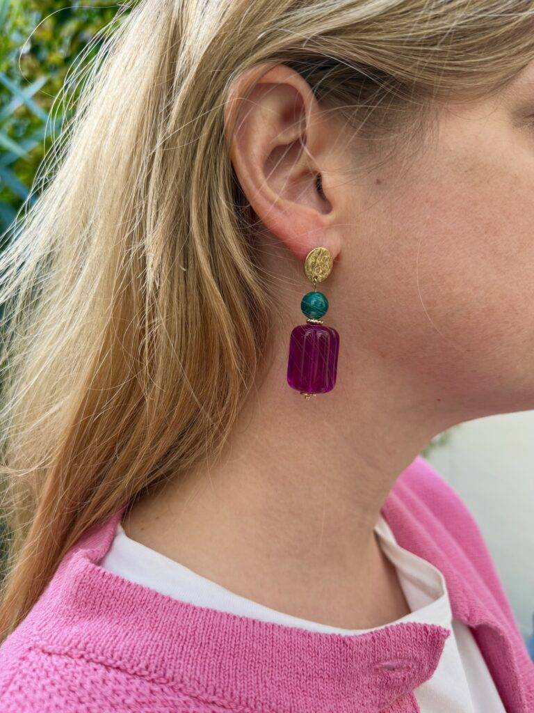 Maison Mallow - Boucles d’oreilles Capucine roses en résine et perles vertes