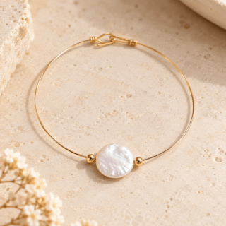 Bracelet Arrow en gold filled 14K et perle d’eau douce par la marque MAISON MALLOW MAISON MALLOW - Bracelet Arrow en gold filled 14K et perle d’eau douce