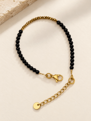 Bracelet Ava – onyx noir et hématite dorée par la marque MAISON MALLOW MAISON MALLOW - Bracelet Ava – onyx noir et hématite dorée