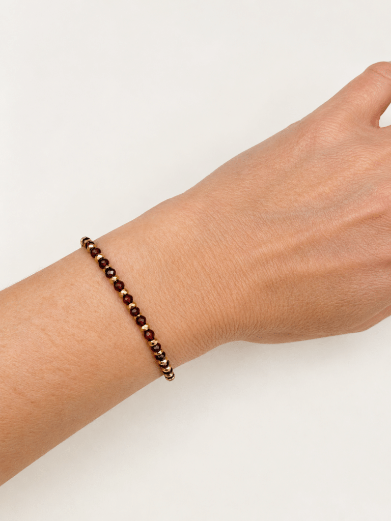 Maison Mallow - Bracelet Édouard en grenat et hématite dorée