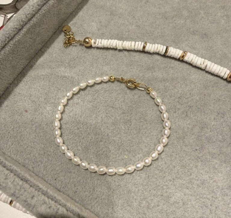 Maison Mallow - Bracelet Eugénie en perles d'eau douce et plaqué or – L