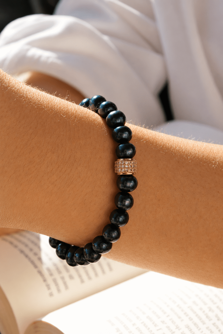NEIJE - Bracelet Marlow Perles de Culture Noir Profond Or Jaune – 21 cm