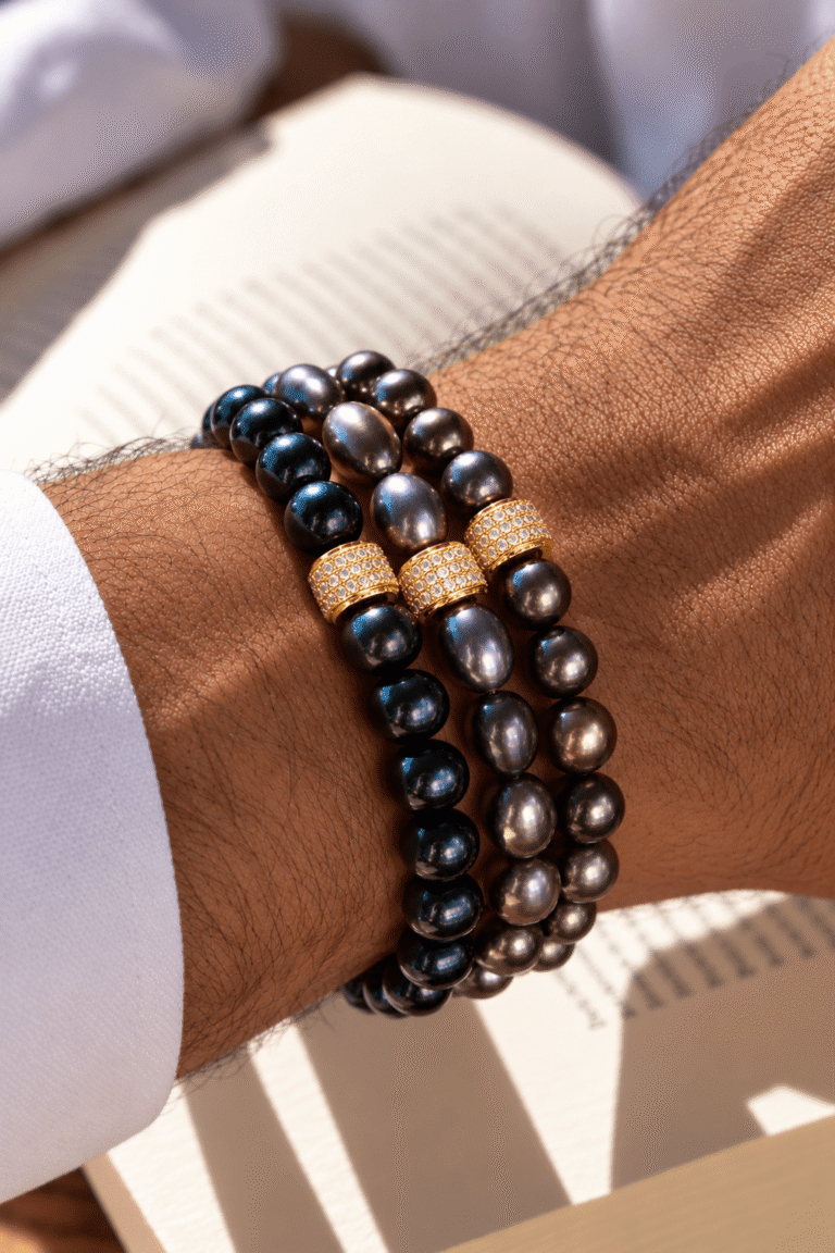 NEIJE - Bracelet Marlow Perles d'eau douce Noir Profond Or Jaune – 21 cm