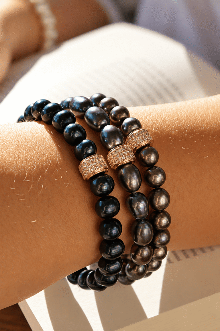 NEIJE - Bracelet Marlow Perles de Culture Noir Profond Or Jaune – 21 cm
