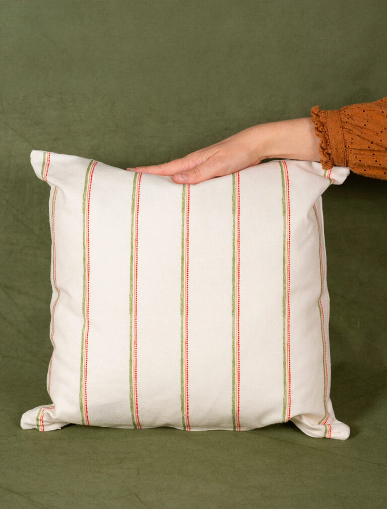 Maison Primavera - Coussin en coton et lin à motif Marguerite et Lisière - La Clé des champs