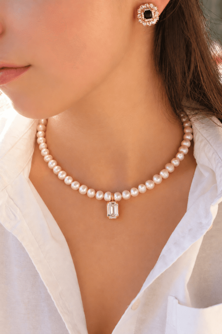 NEIJE - Collier Les Liaisons Dangereuses Perles de Culture et Cristal Swarovski – 50 cm + extension de 5 cm
