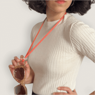 Collier Eve porte-lunettes en cuir piqué par la marque Atelier BALTUS Atelier BALTUS - Collier Eve porte-lunettes en cuir piqué
