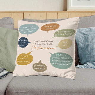 Coussin personnalisé avec les expressions cultes de votre famille par la marque L’Atelier BABY’SPHERE L’Atelier BABY’SPHERE - Coussin personnalisé avec les expressions cultes de votre famille