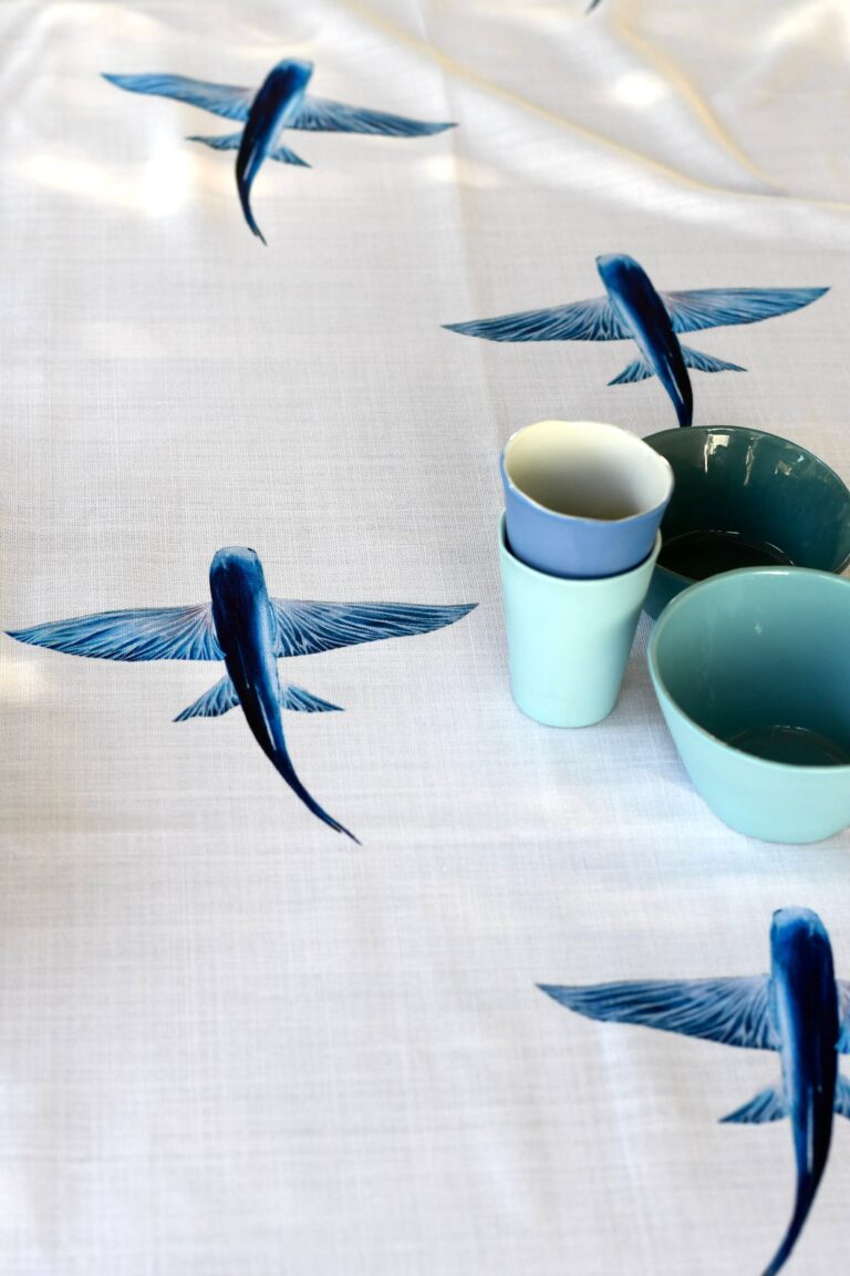 varek.illustrations - Chemin de table en coton : Les Poissons Volants
