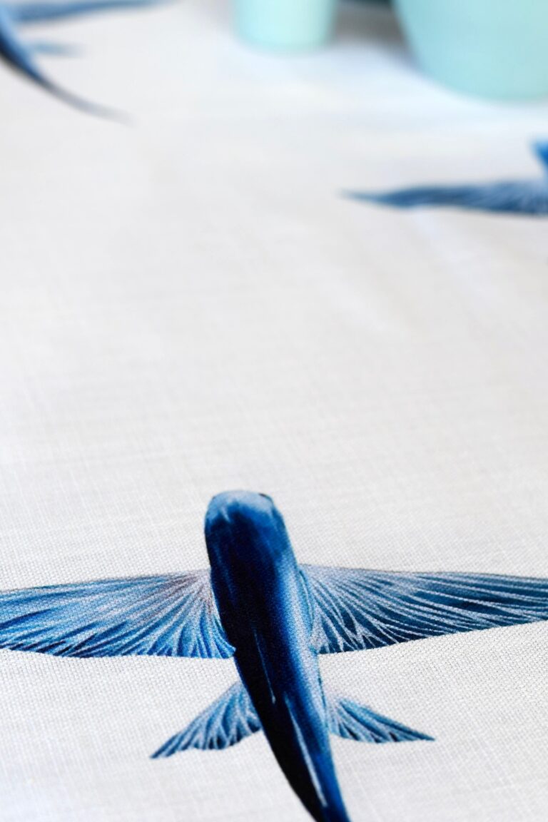 varek.illustrations - Chemin de table en coton : Les Poissons Volants