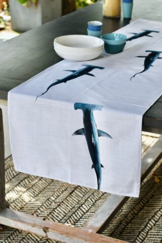 Varek Illustrations - Chemin de table en coton : Les Requins Marteaux