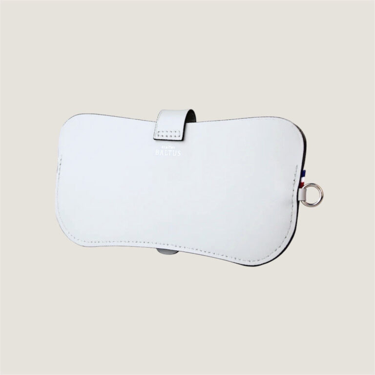 Atelier BALTUS - Lucie - Étui lunettes en cuir blanc – Noir / Bandoulière au choix