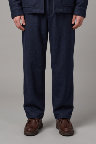 Pantalon Pleats en coton denim bio par la marque JAGVI. RIVE GAUCHE JAGVI. RIVE GAUCHE - Pantalon Pleats en coton denim bio