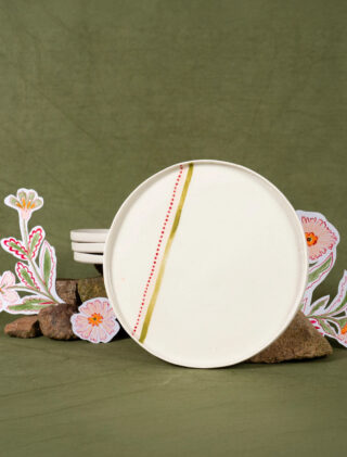 Grande assiette en porcelaine à motif Lisière – La Clé des champs par la marque Maison Primavera Maison Primavera - Grande assiette en porcelaine à motif Lisière – La Clé des champs