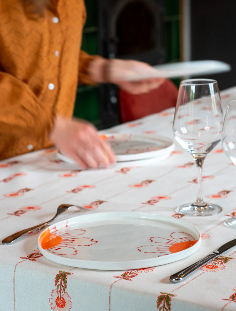Maison Primavera - Grande assiette en porcelaine à motif Marguerite - La Clé des champs