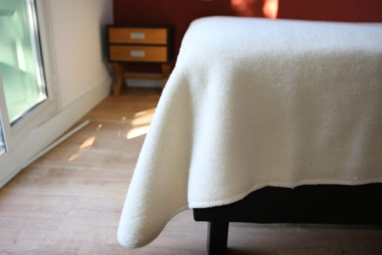 Made in Occitanie - Couverture en laine "Monts de Lacaune" – 240 x 260