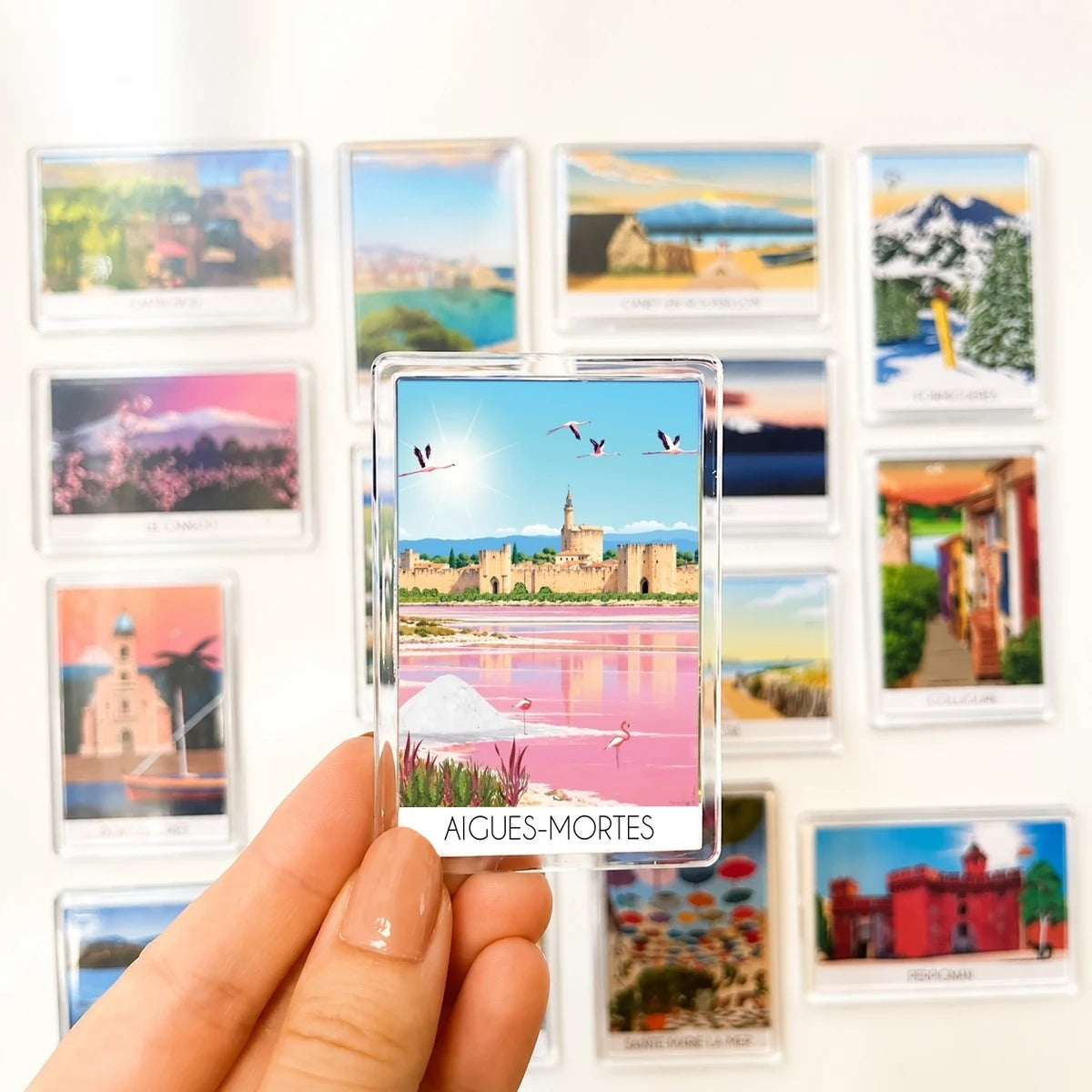 Magnet Aigues Mortes en main e715b6dd 38ef 405f a4d5 f5c61ee69b07 Foliove - Magnet Aigues-mortes