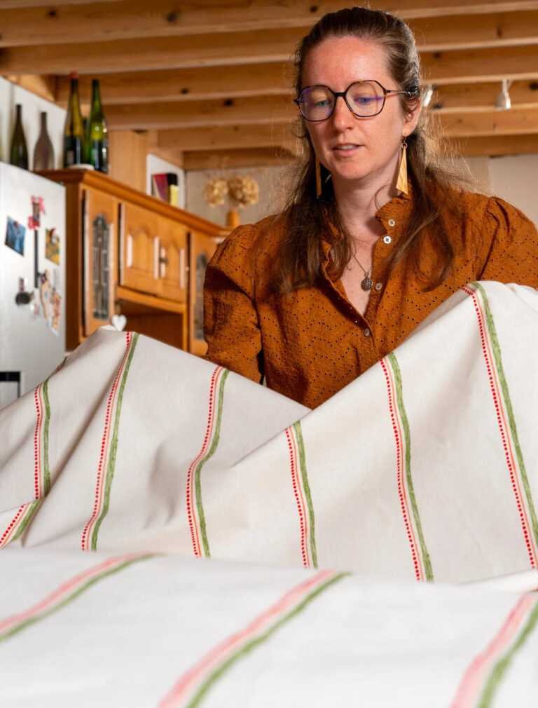 Maison Primavera - Nappe en coton et lin à motif Lisière - La Clé des champs – Ø 160 cm