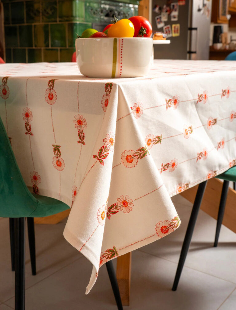 NAPPE LA CLE DES CHAMPS MARGUERITE 1 Maison Primavera - Nappe en coton et lin à motif Marguerite - La Clé des champs – Ø 160 cm