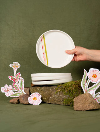 Assiette à dessert en porcelaine à motif Lisière – La Clé des champs par la marque Maison Primavera Maison Primavera - Assiette à dessert en porcelaine à motif Lisière – La Clé des champs