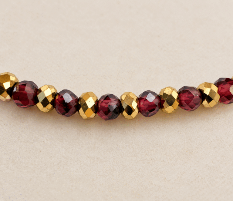 Maison Mallow - Bracelet Édouard en grenat et hématite dorée