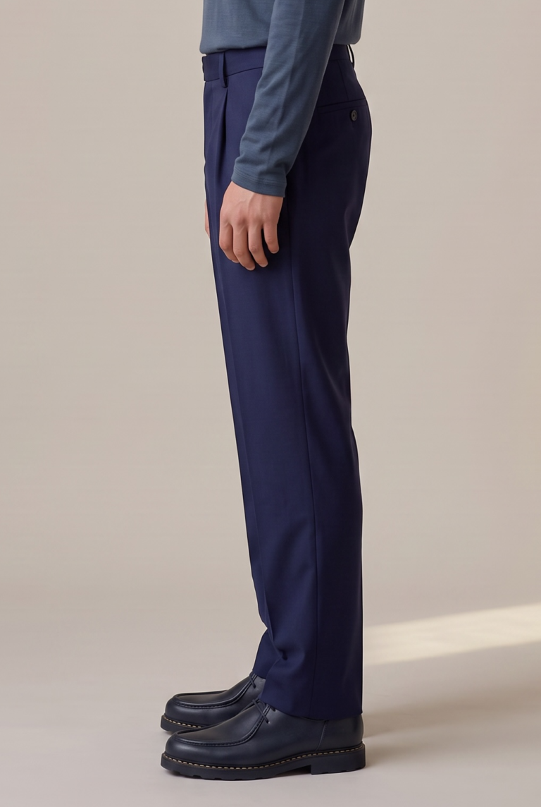 JAGVI. Rive Gauche - Pantalon Pleats en coton bio marine – marine / FR:48/ US:38