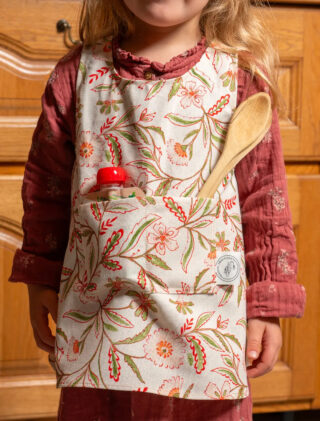 Tablier enfant en coton et lin à motif Prairie – La Clé des champs par la marque Maison Primavera Maison Primavera - Tablier enfant en coton et lin à motif Prairie – La Clé des champs