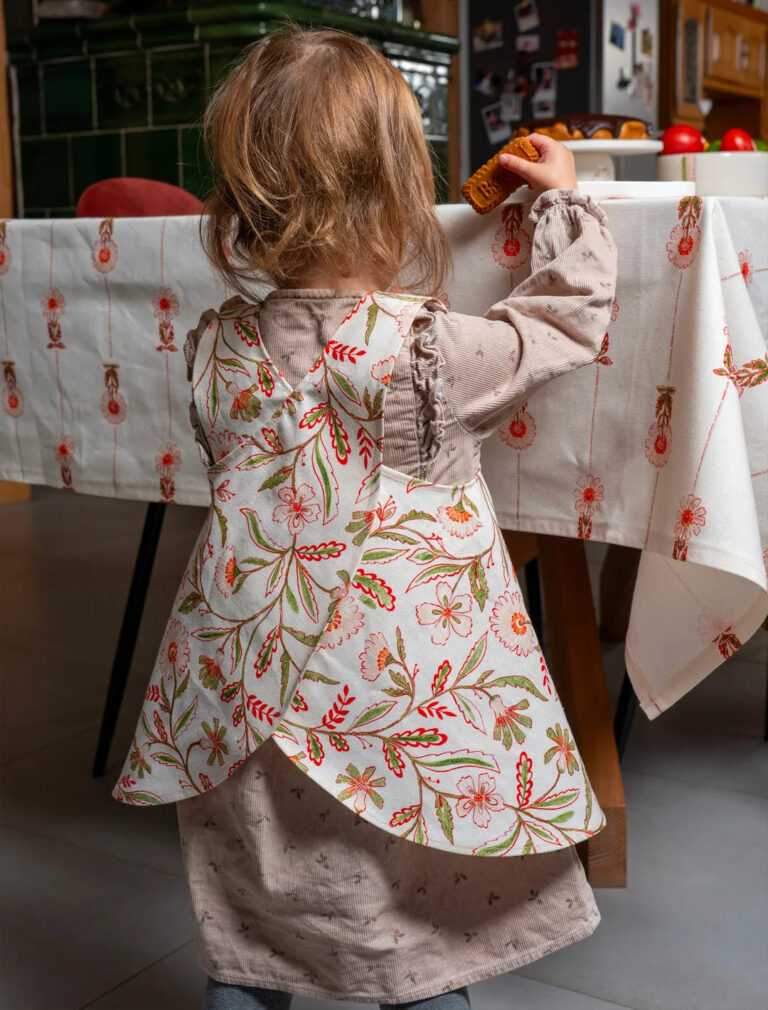 Maison Primavera - Tablier enfant en coton et lin à motif Prairie - La Clé des champs – 6-10 ans (59 cm de haut)