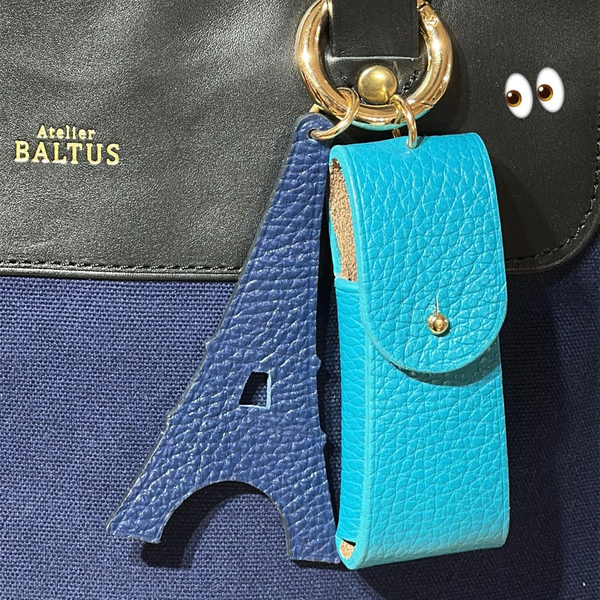 Tour Eiffel charm de sac marine en cuir Atelier BALTUS - Porte-clé / Bijou de sac Tour Eiffel - finition argenté – Strass champagne / Petit anneau
