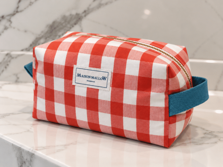 Maison Mallow - Trousse de toilette XXL vichy rouge corail et blanc – poignées bleues