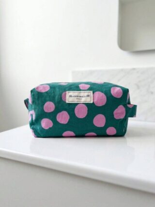 Trousse de toilette XXL verte à pois roses par la marque MAISON MALLOW MAISON MALLOW - Trousse de toilette XXL verte à pois roses
