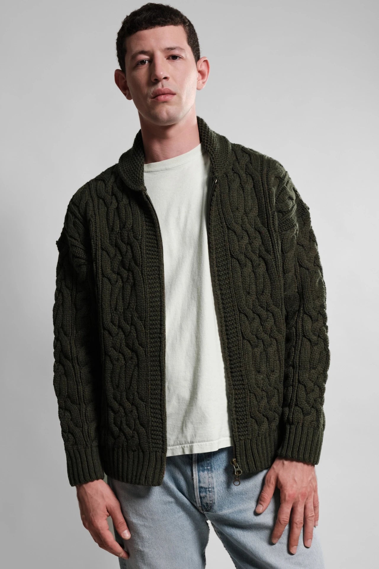 VESTE TORSADES VERT FORET LAINE RECYCLEE OHANNES 2 Nitto Knitwear - Veste Ohannes - Vert Forêt – XL