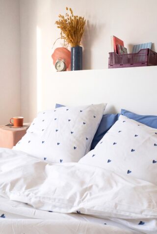 Parure en percale de coton biologique – Le Cœur Bicolore Bleu par la marque À DEMAIN – Le linge français À DEMAIN – Le linge français - Parure en percale de coton biologique – Le Cœur Bicolore Bleu