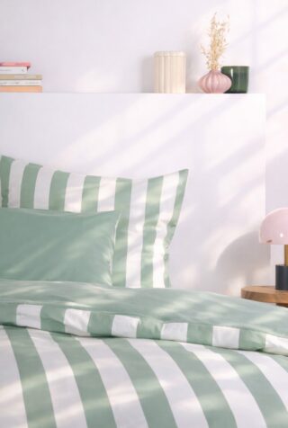 Parure en percale de coton biologique La Large Rayure Vert Sauge par la marque À DEMAIN – Le linge français À DEMAIN – Le linge français - Parure en percale de coton biologique La Large Rayure Vert Sauge