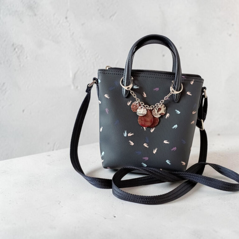 L’Atelier de Patricia - Accroche-Charms – Bijou de sac en pâte polymère – Marron