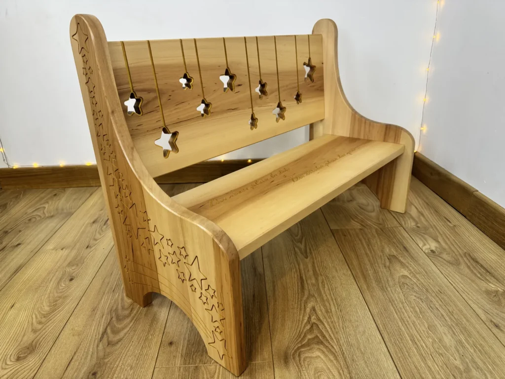 banc montessori astree mixtion piece unique 1 aulne 6 seve et copeaux 1024x768 1 Sève et Copeaux - Banc pour enfant "Repos des songes" - pièce unique n°1