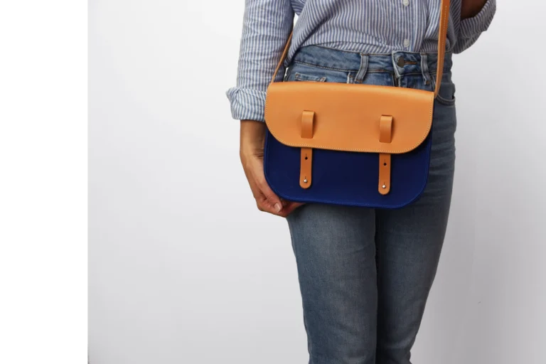 Monébari - Sac besace en toile et cuir - bleu roi