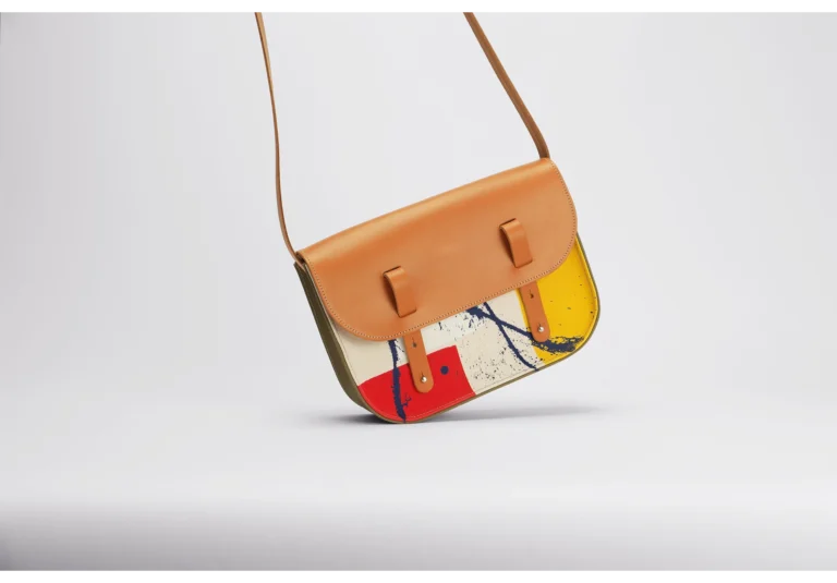 Monébari - Sac besace en toile et cuir  - Édition Une Main d'artiste