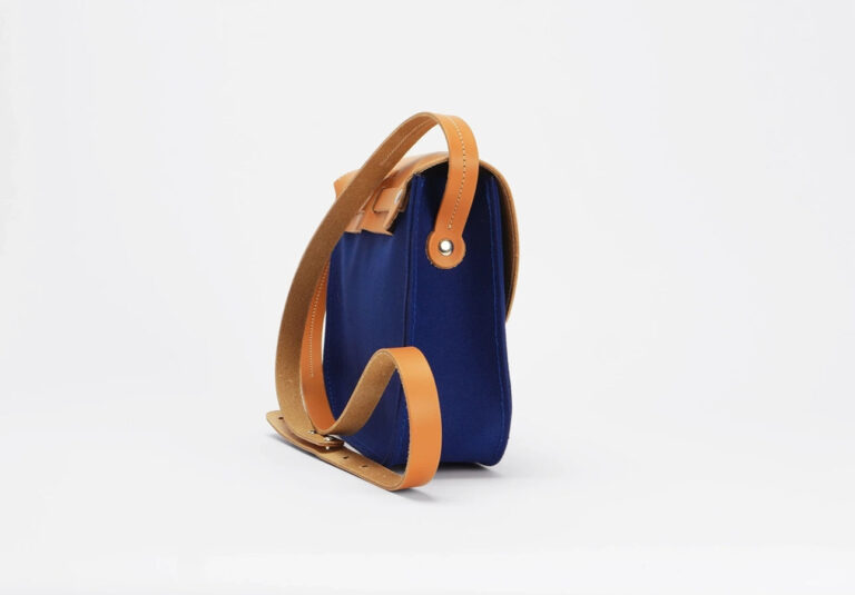 Monébari - Sac besace en toile et cuir - bleu roi