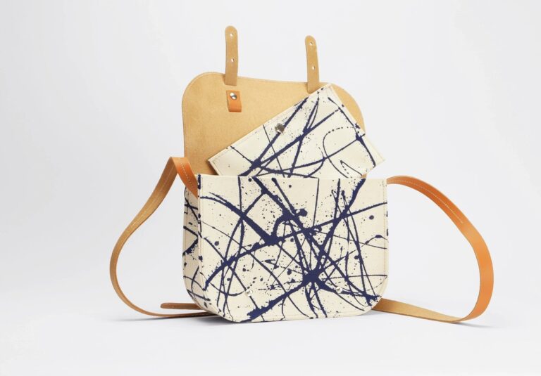 Monébari - Sac besace en toile et cuir - Édition Les Traits Bleus